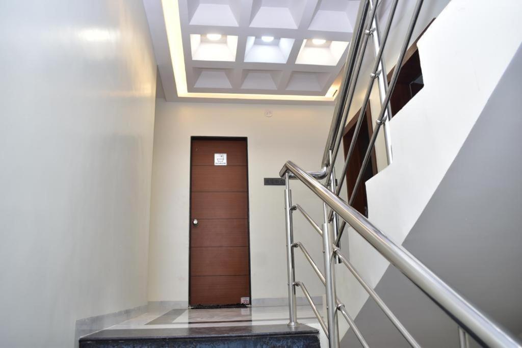 Hotel Sai Sandesh Ширди Экстерьер фото