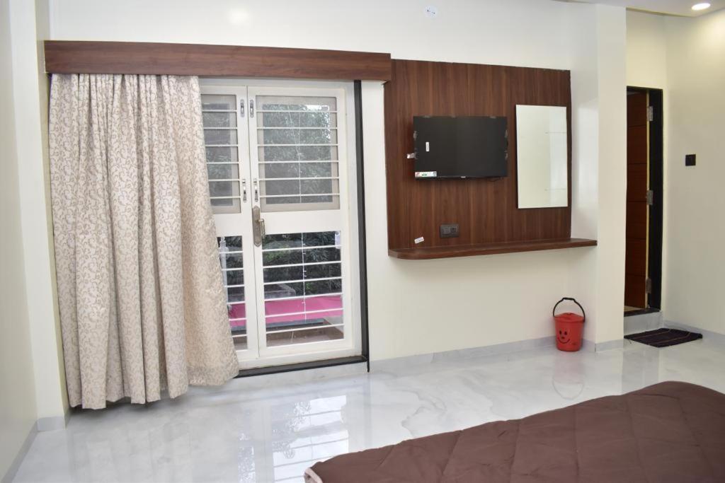 Hotel Sai Sandesh Ширди Экстерьер фото